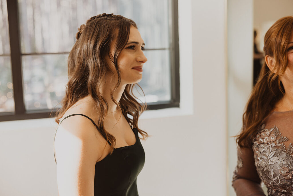 Bride's sister tears up seeing bride for the first time